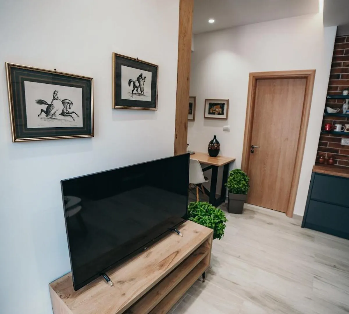 Apartamento A Rustic Private Cottage With 1 Bedroom In Center Sarandë