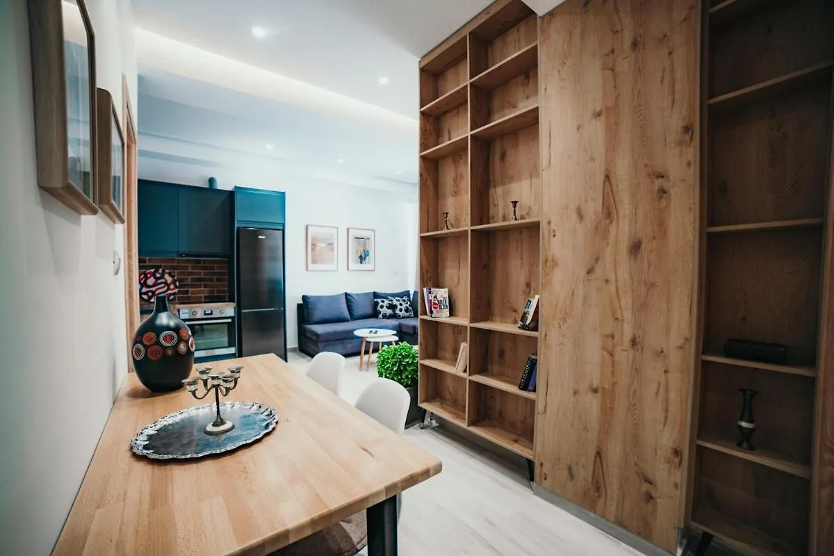 A Rustic Private Cottage With 1 Bedroom In Center Sarandë Apartamento