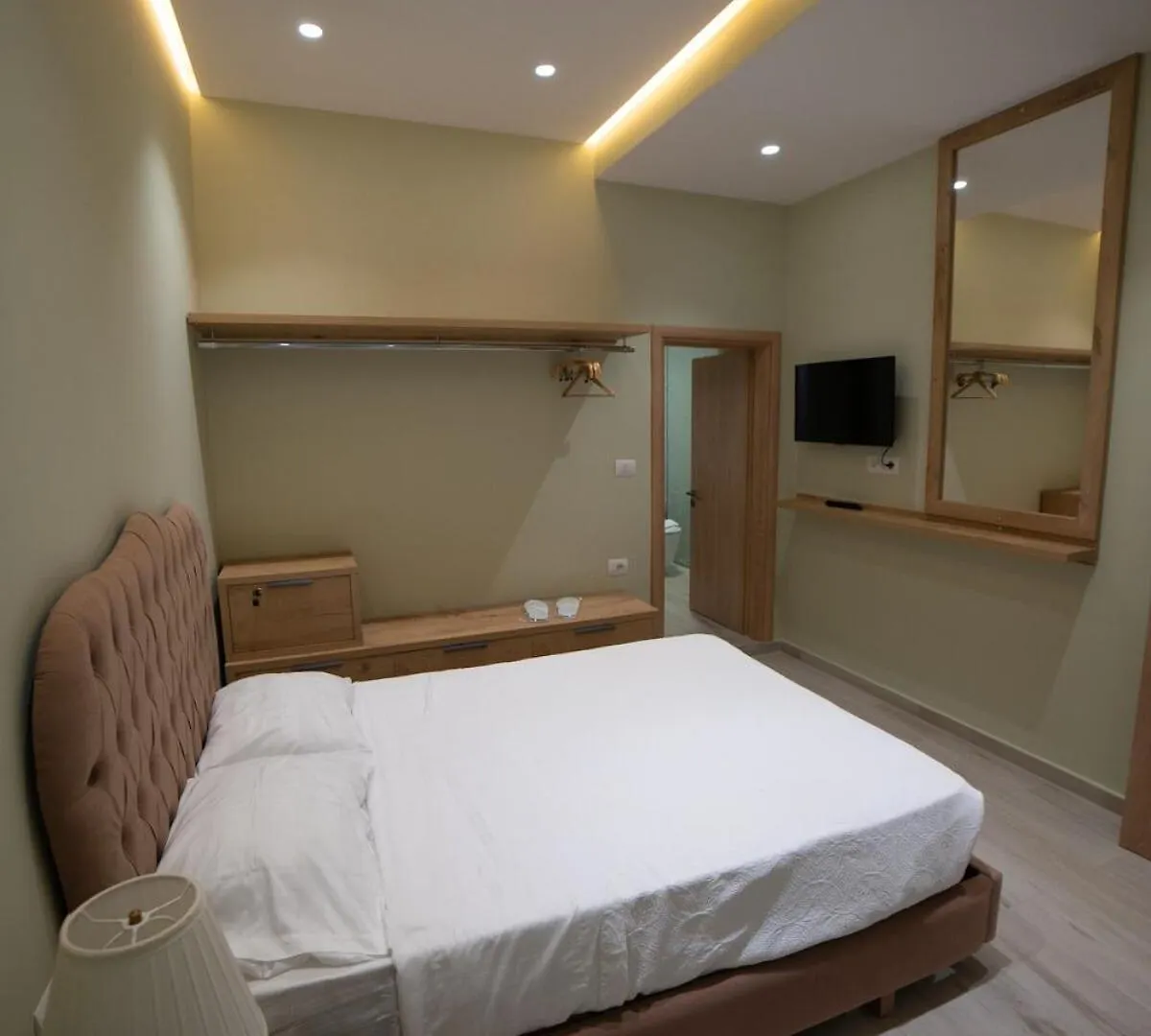 A Rustic Private Cottage With 1 Bedroom In Center Sarandë