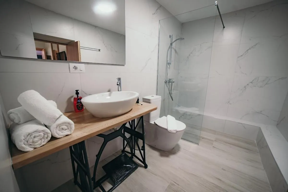 A Rustic Private Cottage With 1 Bedroom In Center Sarandë